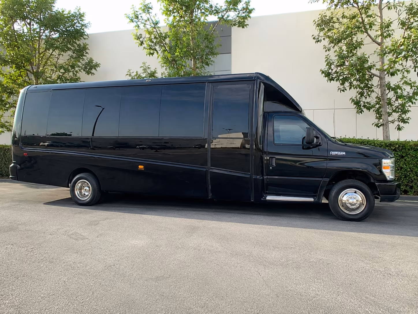 minibuses for antelope valley field trips close to home